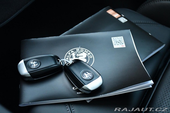 Alfa Romeo Giulia 2,0T 16V 206kW AT8-Q4 ZAD 2024