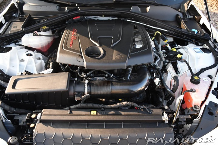 Alfa Romeo Giulia 2,0T 16V 206kW AT8-Q4 ZAD 2024