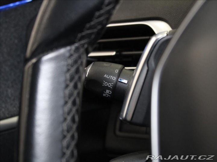 Peugeot 5008 1,2 PT 96kW AT Pano.Paměť 2018