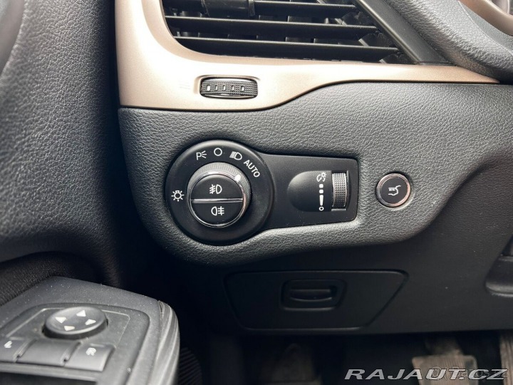Jeep Cherokee 2,0   183 557km, + letní 2015