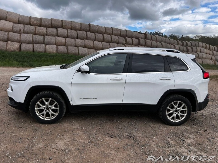 Jeep Cherokee 2,0   183 557km, + letní 2015