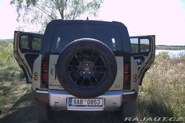 Land Rover Defender 3,0   110 1800