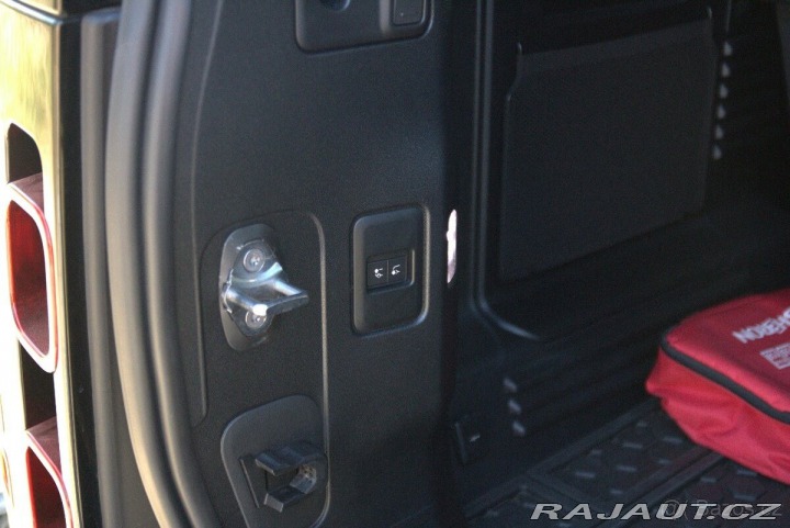 Land Rover Defender 3,0   110 1800