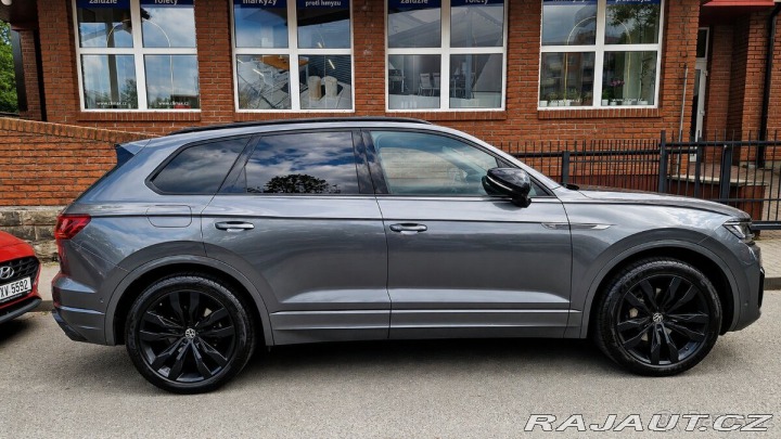 Volkswagen Touareg 3,0 12/2021 86 tis. km 2021