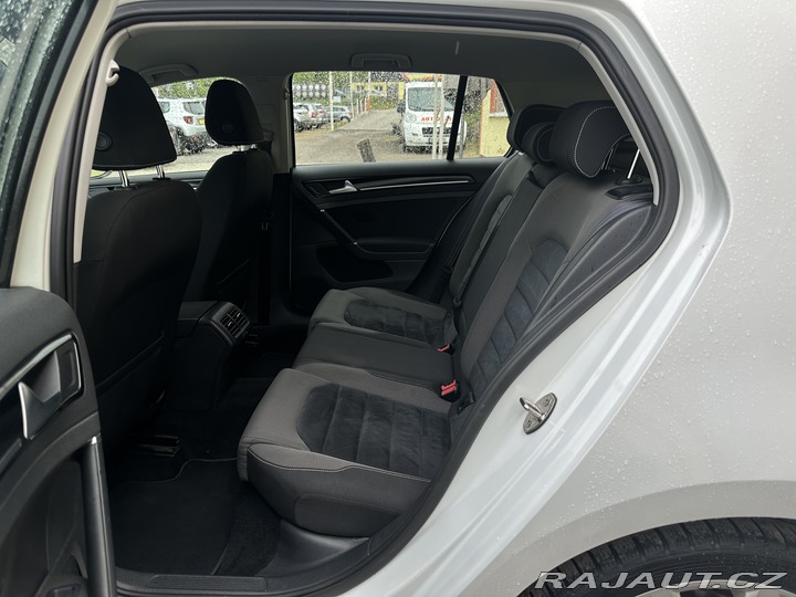 Volkswagen Golf 2.0TDI DSG/110kW/1MAJ/Tem 2015