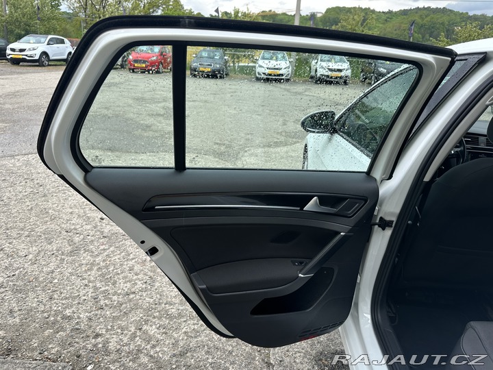 Volkswagen Golf 2.0TDI DSG/110kW/1MAJ/Tem 2015