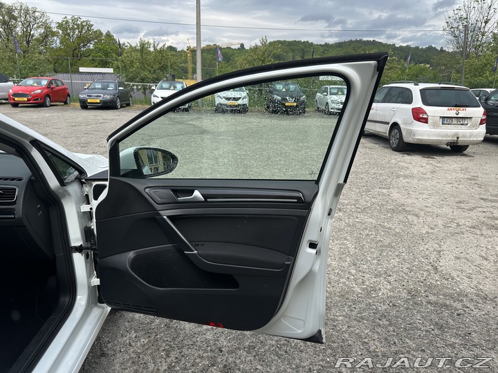 Volkswagen Golf 2.0TDI DSG/110kW/1MAJ/Tem 2015