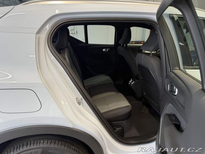 Volvo XC40 B3 2.0L 163 HP AT7 FWD CO 2026