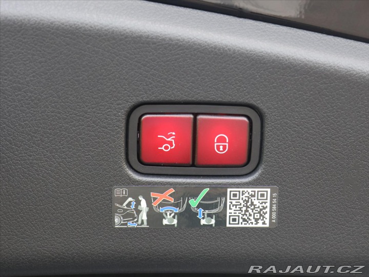 Mercedes-Benz CLE 2,0 300 4Matic AMG Premiu 2025