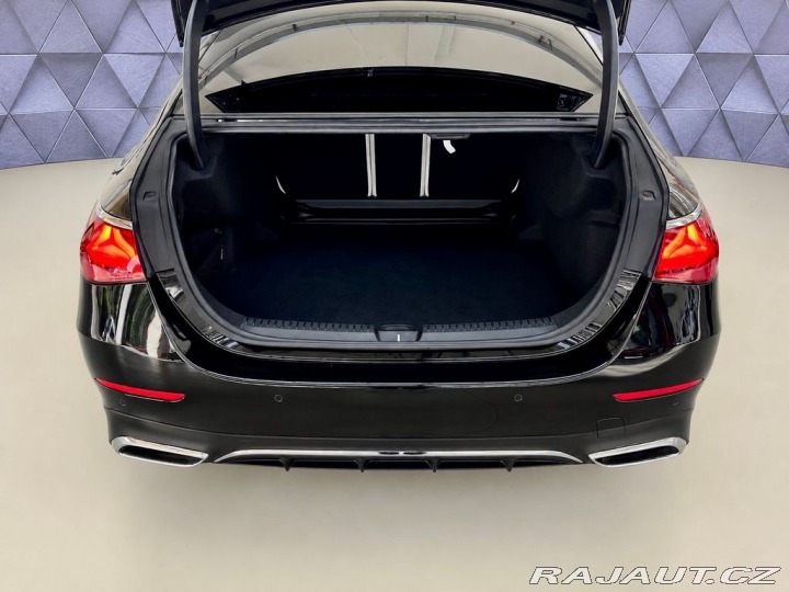 Mercedes-Benz E 220d 4M AMG, VZDUCH, EL. 2024