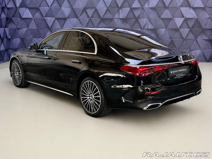 Mercedes-Benz E 220d 4M AMG, VZDUCH, EL. 2024