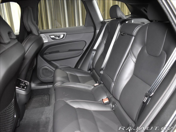 Volvo XC60 2,0 B5 AWD Ultra B&W, 2025