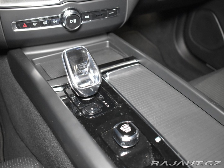 Volvo XC60 2,0 B5 AWD Ultra B&W, 2025
