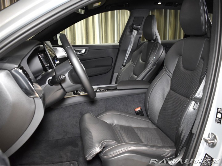 Volvo XC60 2,0 B5 AWD Ultra B&W, 2025
