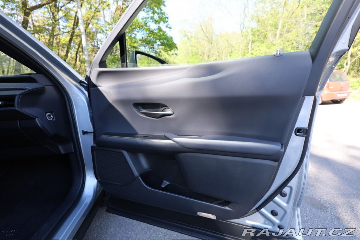 Lexus Ostatní modely UX 300h 300h 2,0 HEV BUSINESS TEC 2025