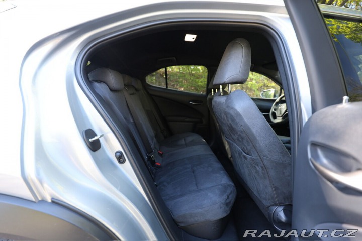 Lexus Ostatní modely UX 300h 300h 2,0 HEV BUSINESS TEC 2025