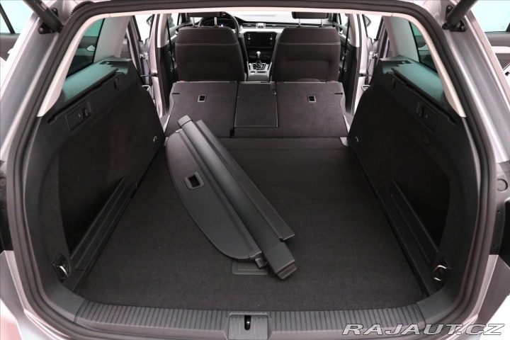 Volkswagen Passat 2,0 TDI 110 kW DSG Busine 2023