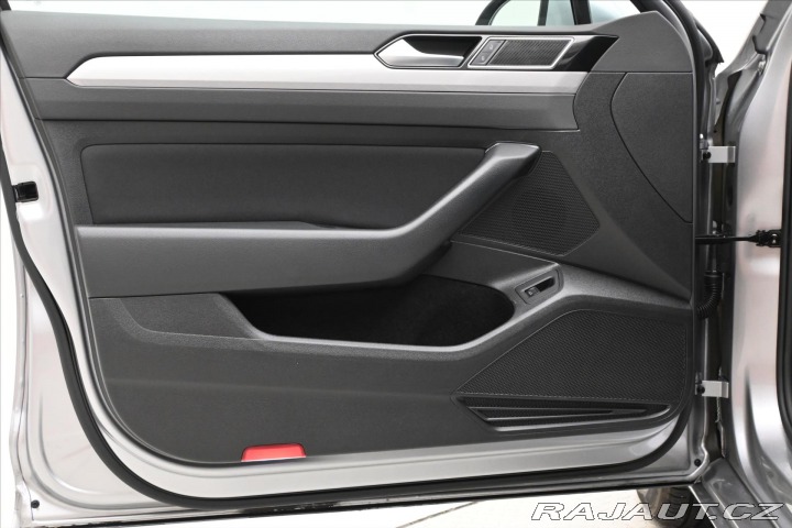 Volkswagen Passat 2,0 TDI 110 kW DSG Busine 2023