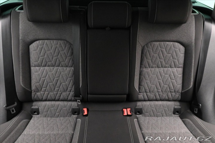Volkswagen Passat 2,0 TDI 110 kW DSG Busine 2023