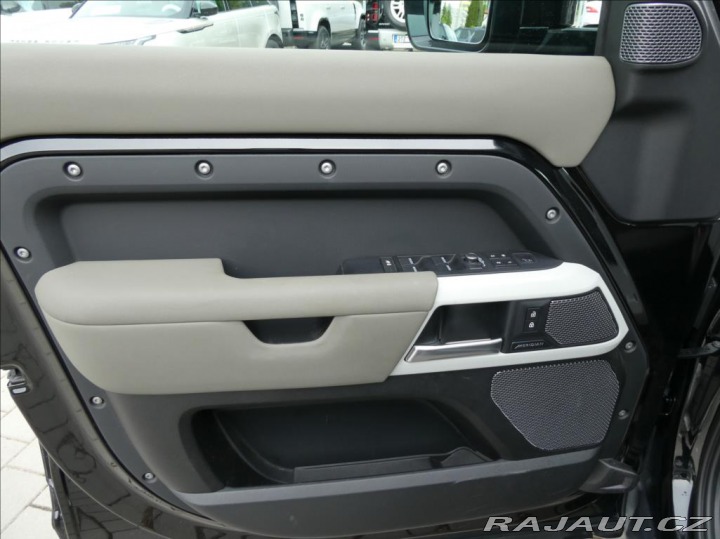 Land Rover Defender 3,0 D250 110 SE,1.maj,ČR, 2021