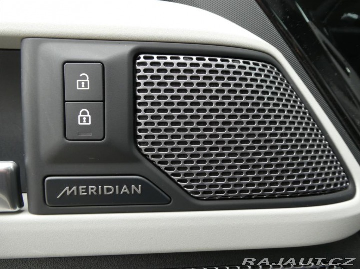 Land Rover Defender 3,0 D250 110 SE,1.maj,ČR, 2021