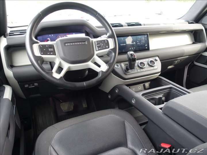 Land Rover Defender 2,0 D240 110 SE,el.tažné, 2020