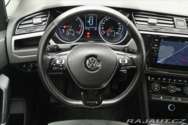 Volkswagen Touran 1,6 TDI 85kW Navi Senzory 2018