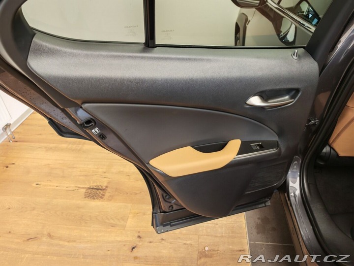 Lexus Ostatní modely UX 300h 300h 4×4 F Sport Design 2025