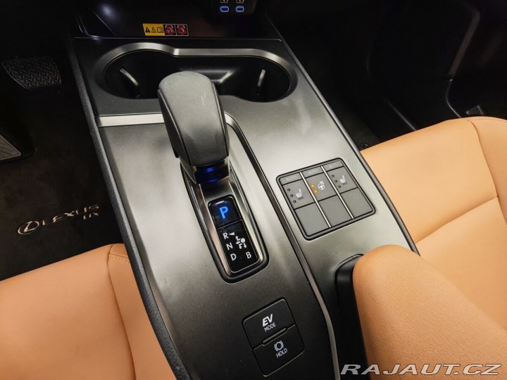 Lexus Ostatní modely UX 300h 300h 4×4 F Sport Design 2025