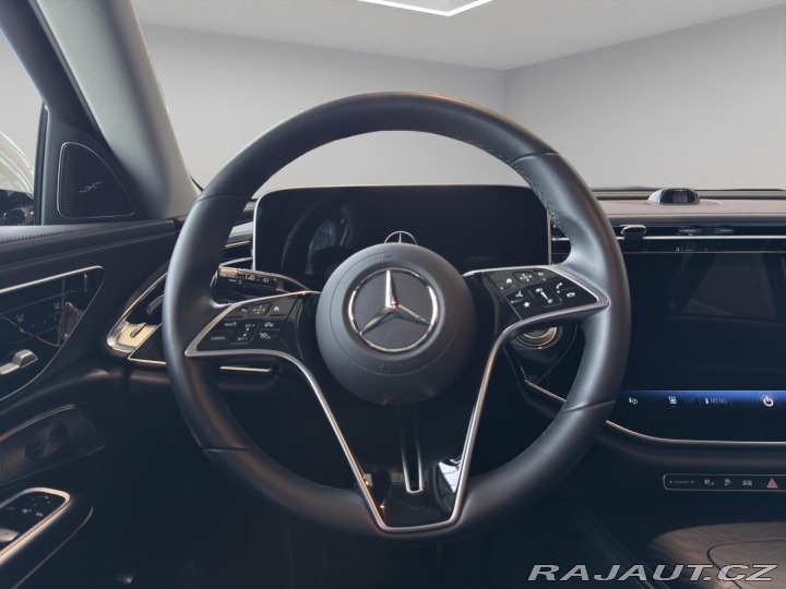 Mercedes-Benz E E 300 de 4MATIC kombi 2025