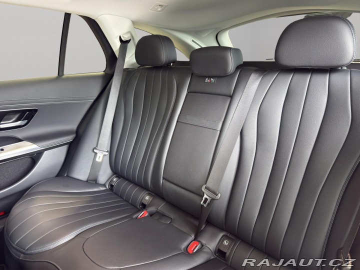 Mercedes-Benz E E 300 de 4MATIC kombi 2025