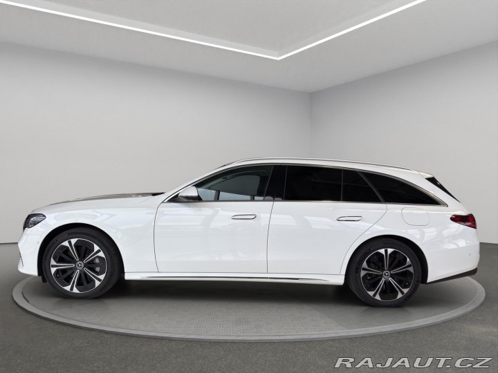 Mercedes-Benz E E 300 de 4MATIC kombi 2025