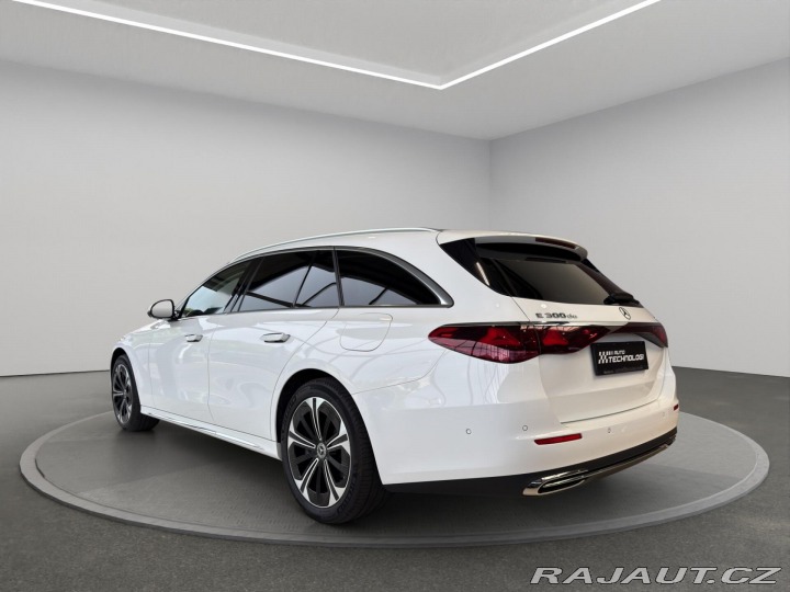 Mercedes-Benz E E 300 de 4MATIC kombi 2025