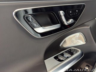 Mercedes-Benz E E 300 de 4MATIC kombi 2025