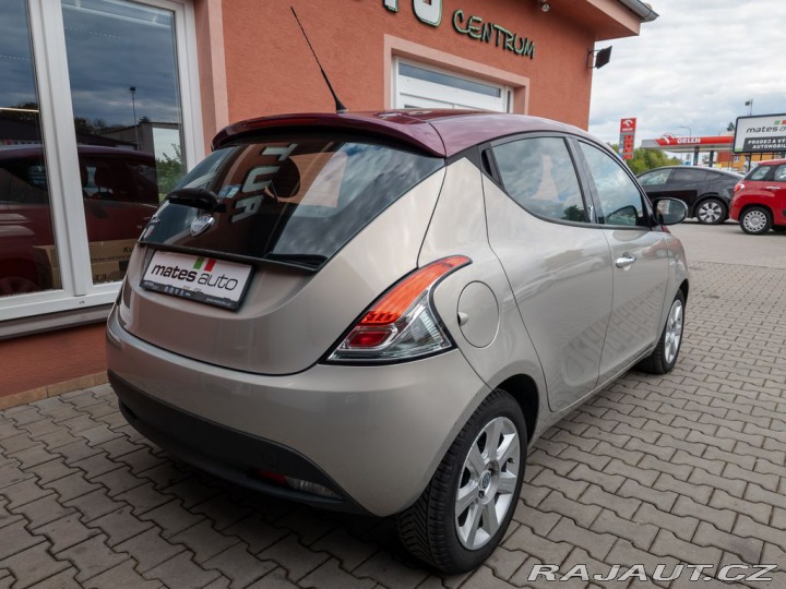 Lancia Y Ypsilon 63kW 0.9 TwinAir 2012