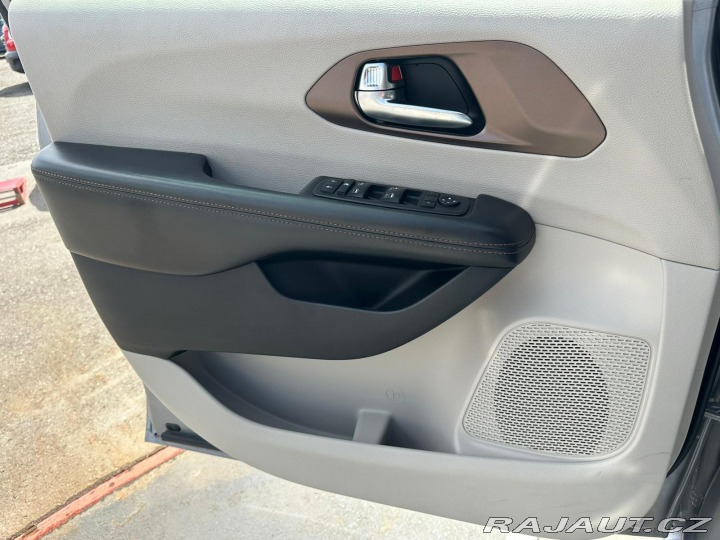 Chrysler Pacifica 3.6i, 214KW, BLIS 2019