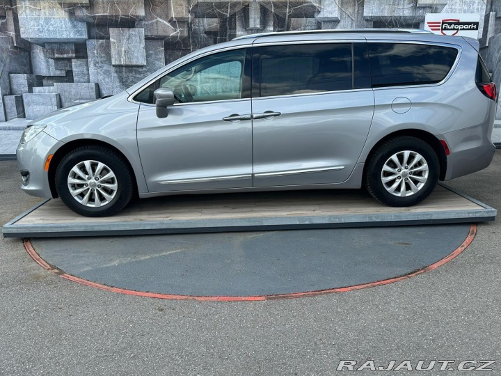 Chrysler Pacifica 3.6i, 214KW, BLIS 2019