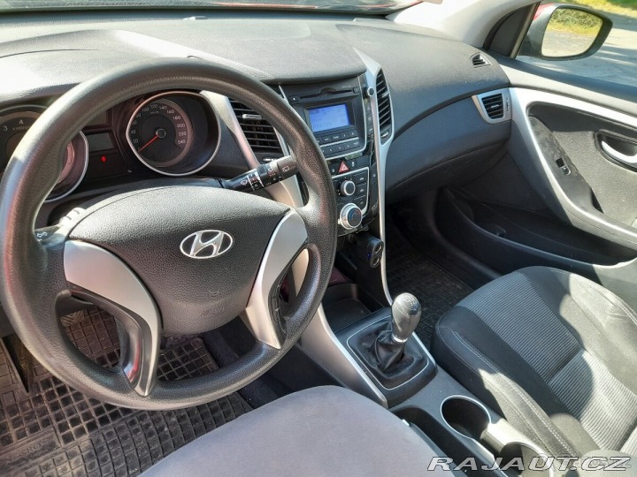 Hyundai i30 1,4   rv. 2015 , STK do 1 2015