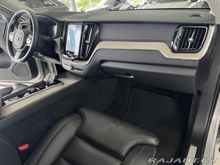 Volvo XC60 T6 AWD*Recharge Plus*Odvě 2022