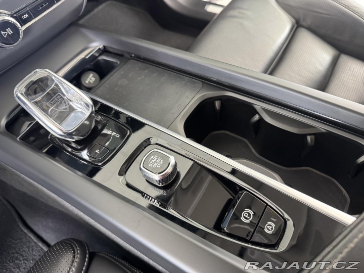Volvo XC60 T6 AWD*Recharge Plus*Odvě 2022
