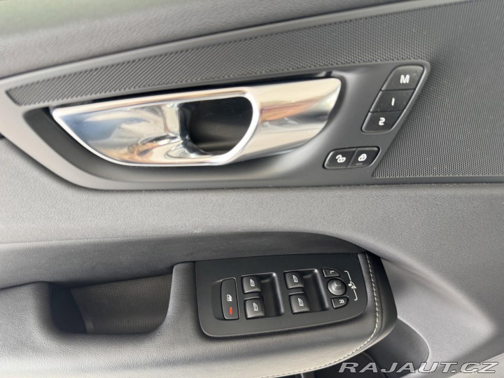 Volvo XC60 T6 AWD*Recharge Plus*Odvě 2022