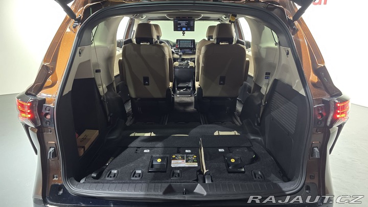 Toyota Ostatní modely SIENNA LIMITED 2.5 Hybrid 2023