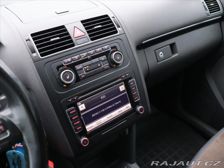 Volkswagen Touran 2,0 TDI 103kW Highline Ta 2011