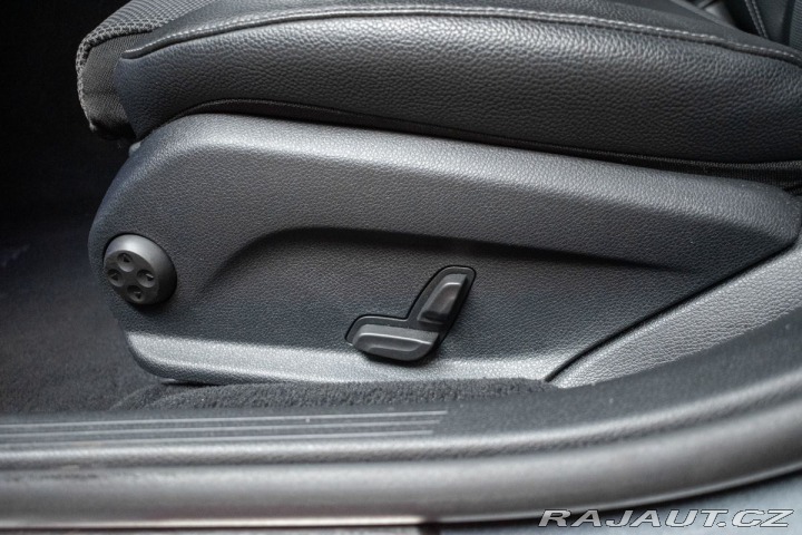 Mercedes-Benz E E 220d REZERVACE 2019
