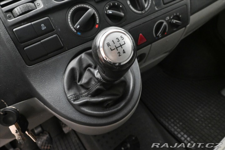 Volkswagen Transporter 2,0 TDI 75 kW 9 míst 2010