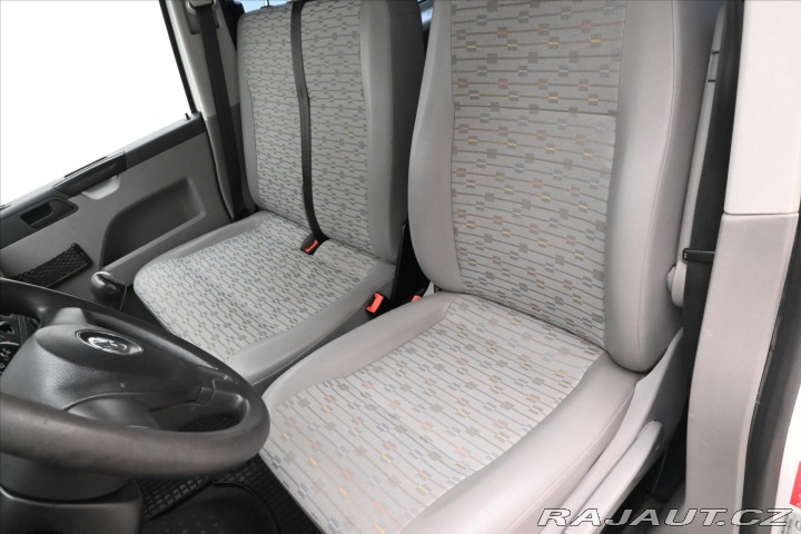 Volkswagen Transporter 2,0 TDI 75 kW 9 míst 2010
