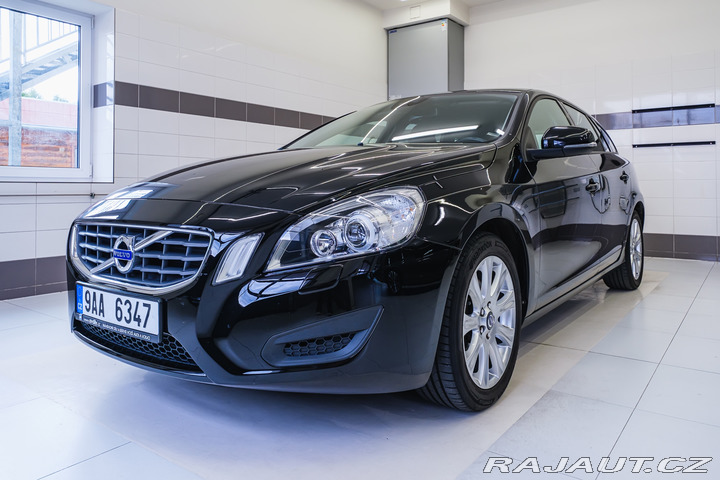Volvo V60 D3 120kW man. 5vál. Servi 2011