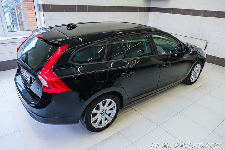 Volvo V60 D3 120kW man. 5vál. Servi 2011