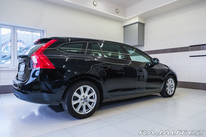 Volvo V60 D3 120kW man. 5vál. Servi 2011