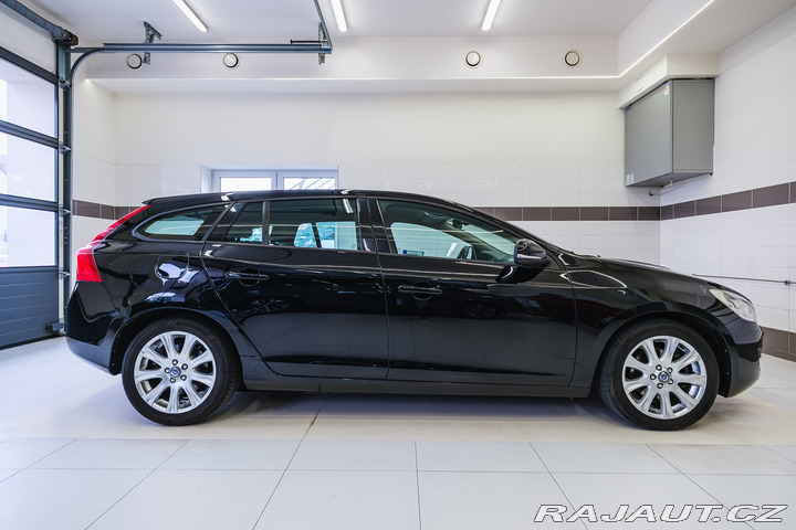Volvo V60 D3 120kW man. 5vál. Servi 2011